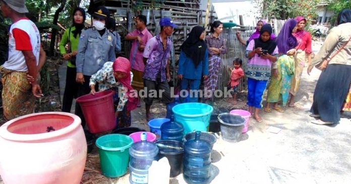 Saat Warga Desa Lelong Membutuhkan Air Bersih