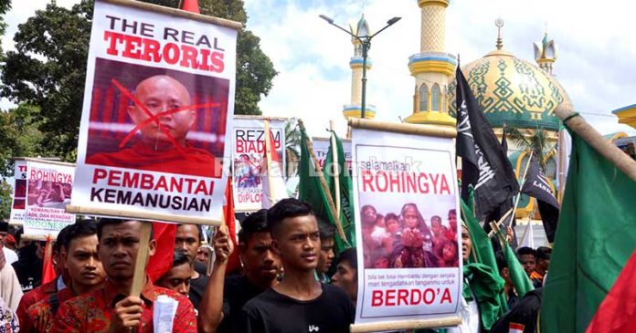 Warga NTB Berunjukrasa Kutuk Myanmar
