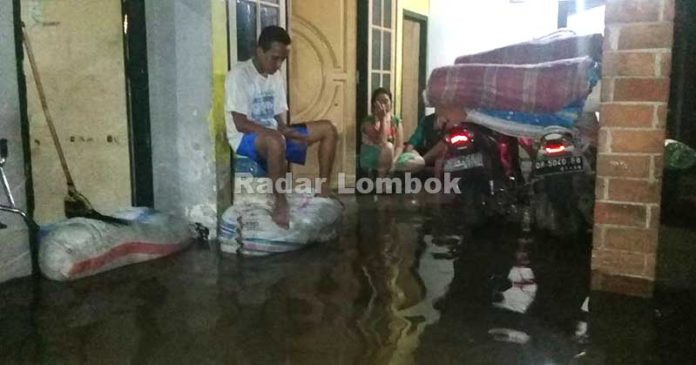Ratusan Rumah di Kekalik Jaya Diterjang Banjir