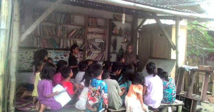 Melihat Aktivitas di Kampung Kertas atau BaleAde Dusun Medas