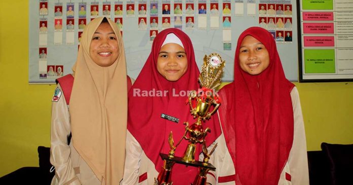 Juara Debat Bahasa Inggris Bali Nusra
