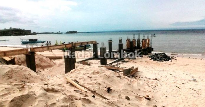 Pembangunan Tambatan Perahu di Pantai Pink Dihentikan Sementara