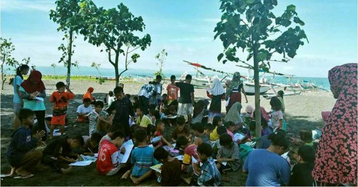 Melihat Aktivitas Grup Baca Anak Nelayan Bangsal