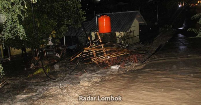 Korban Banjir Lombok Timur Pertanyakan Bantuan Rehab