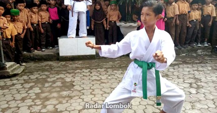Murid MIN 2 Lombok Tengah Sabet Juara Karate
