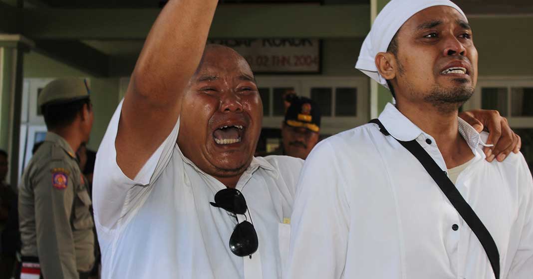 Ratusan Tenaga Kesehatan Lombok Timur Turun Demo