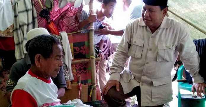 Prabowo dan Titiek Kunjungi Pengungsi