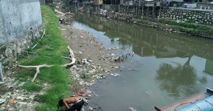 Usaha Sedot Tinja Bikin Sungai Tercemar