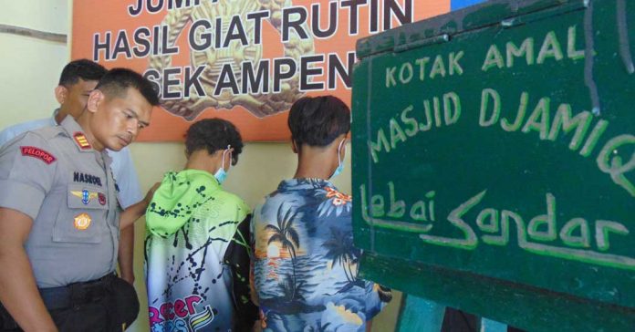 Dua Remaja Curi Kotak Amal Masjid