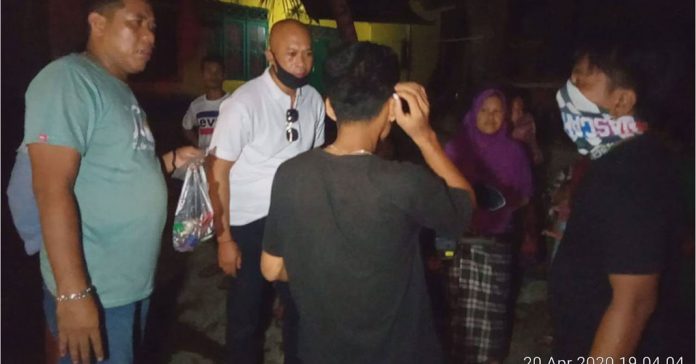 BOBOL VILA : Salah satu pelaku pembobolan vila saat ditangkap di rumahnya kemarin. (IST for Radar Lombok)