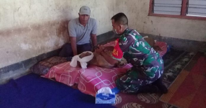 MENGAPUNG : Mayat Riawan alias Amaq Suar ditemukan mengapung di sungai Rarang Lombok Timur. (Janwari Irwan/Radar Lombok)