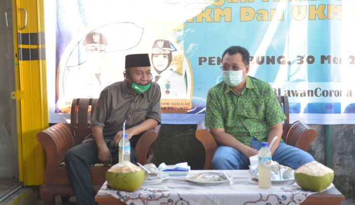 PENYALURAN : Launching penyaluran JPS Gemilang Tahap II yang dilakukan di Kantor Desa Penimbung Kecamatan Gunungsari Lombok Barat, Sabtu (30/5). (ISTIMEWA//)