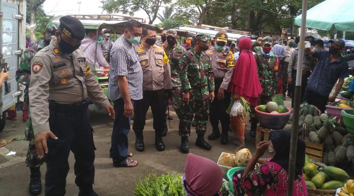 Patroli Gabungan TNI-Polri Kini Menyasar Pasar Tradisional