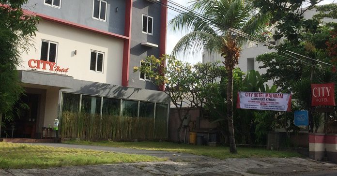 NEW NORMAL : Nampak salah satu hotel di Kota Mataram yang mulai buka di tengah Pandemi Corona dengan tetap menerapkan protokol Covid-19. (DEVI HANDAYANI /RADAR LOMBOK )