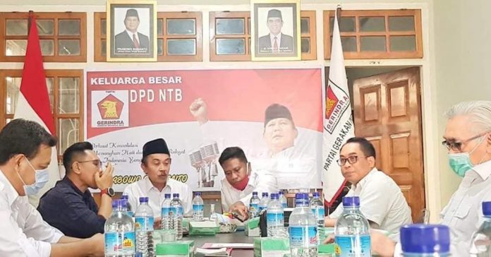 KONSOLIDASI: Jajaran Pengurus DPD Partai Gerindra NTB menggelar rapat konsolidasi menghadapi Pilkada serentak 2020, baru-baru ini. (AHMAD YANI/RADAR LOMBOK)