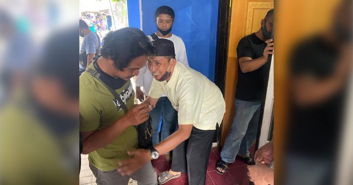 DIAMANKAN: Dua pengedar sabu ditangkap polisi di Karang Bagu Kelurahan Taliwang Kecamatan Cakranegara. (Ist For Radar Lombok)