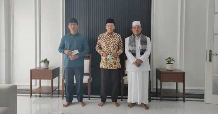 DUKUNGAN: Mohan Roliskana-TGH Mujibburahman saat bersilaturahmi di kediaman TGB Muhammad Zainul Majdi, Jumat (7/8) kemarin. (IST FOR RADAR LOMBOK)