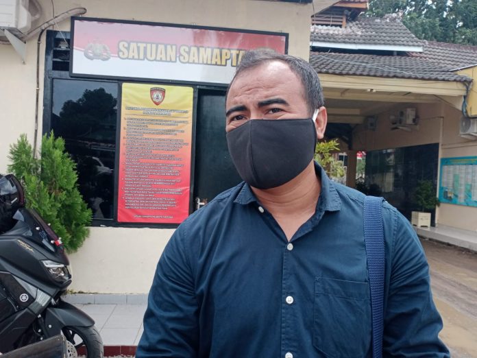 Penasihat hukum keluarga jenazah Linda Novitasari, Yan Mangandar (Dery Harjan/Radar Lombok)