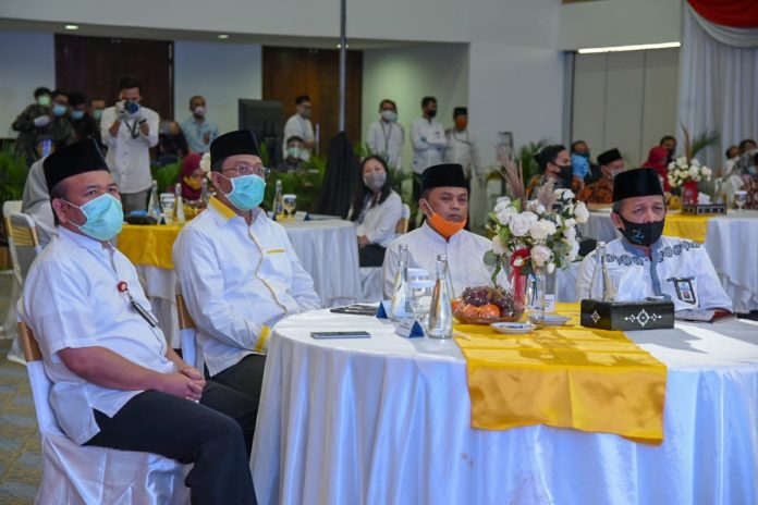 FESTIVAL: Gubernur NTB Dr. H. Zulkieflimansyah saat resmi Festival Ekonomi Syariah (FESyar) Kawasan Timur Indonesia (KTI) tahun 2020 diselenggarakan di Aula Kantor Bank Indonesia Perwakilan NTB. (ist)